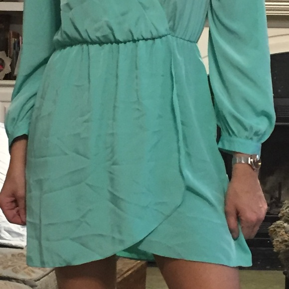 Mint, Long-Sleeved Mini Dress - Picture 2 of 3
